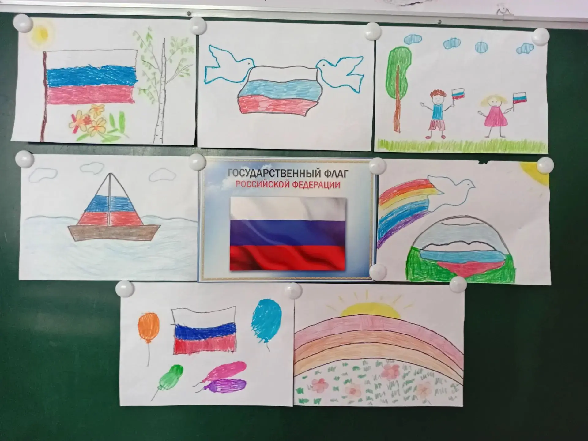 Готовимся к Дню флага России! 🇷🇺 В группе «Радуга» 🌈 сегодня было по-настоящему твор...