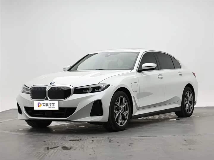 Доступен к заказу 🔝

☑️BMW i3 2025 eDrive 35L
☑️Год выпуска 2025
☑️Электровигатель 286лс 
☑️Пробег 