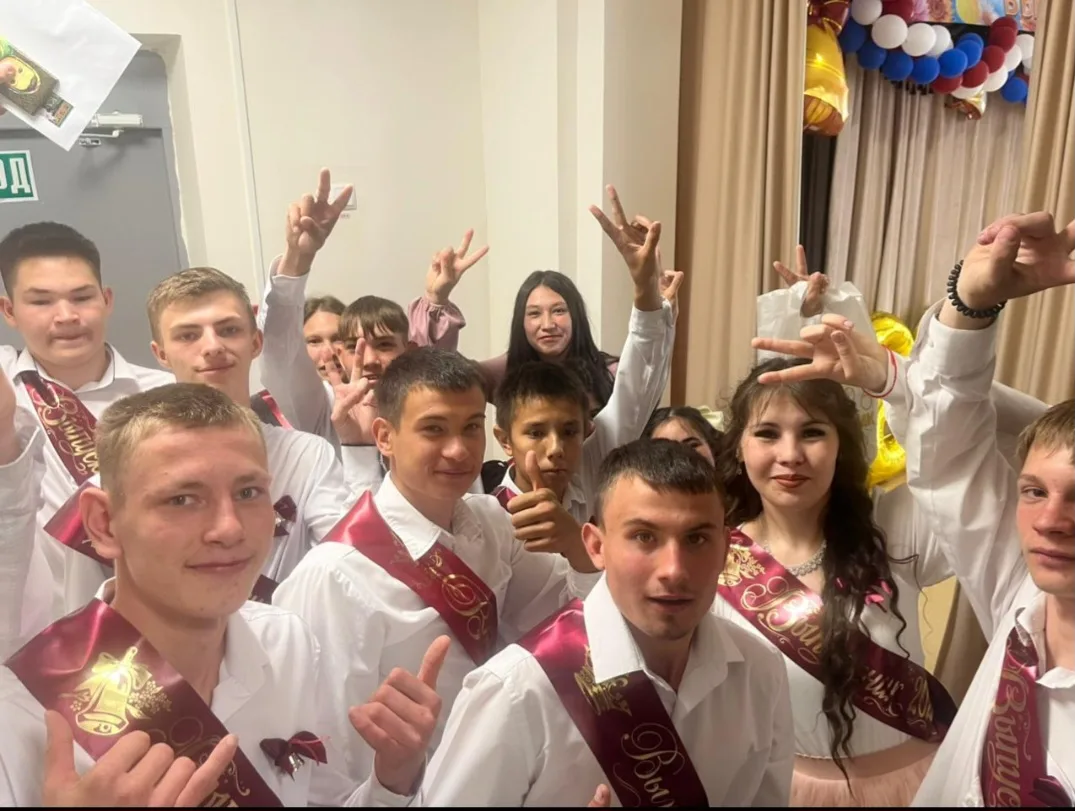 Вот и настал момент расставания! Вы стали взрослые и покидаете стены нашей школы! Такие красивые и с