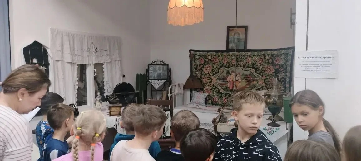 Сегодня у ребят из пришкольного лагеря выдался по-настоящему активный и познавательный ...