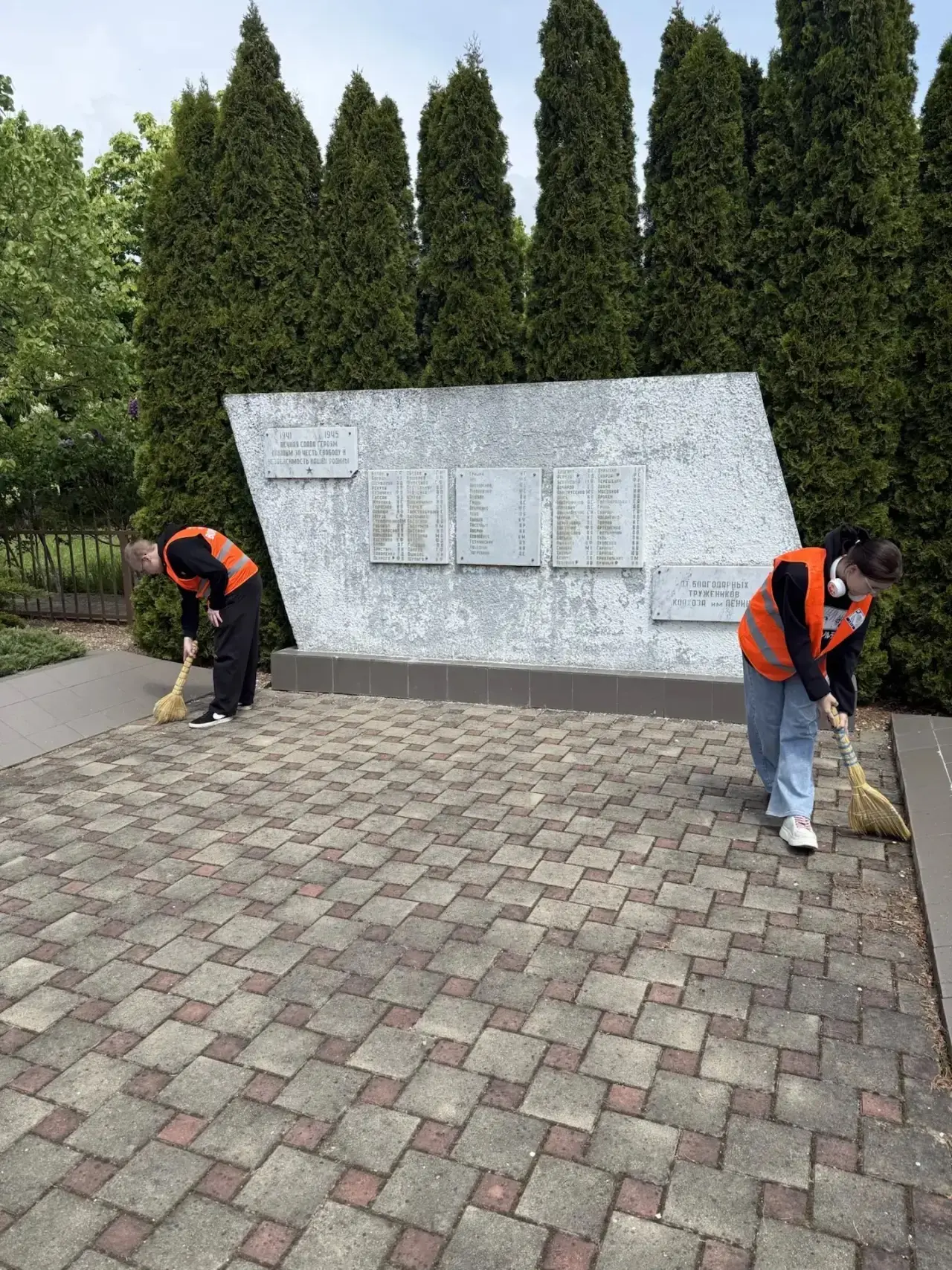 🌺 В преддверии Великого праздника 9 мая студенты-волонтёры Кореновского техникума вместе с отделом п