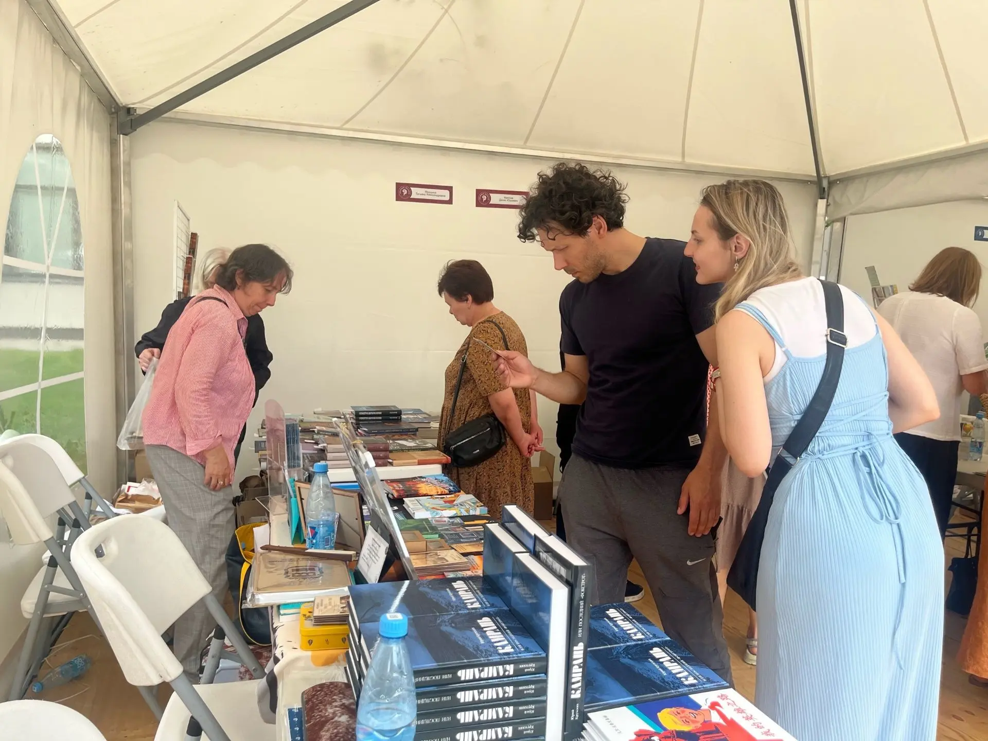 🎉Друзья, добро пожаловать на книжную ярмарку «Книжный Дальний»!🎉
⚡️⚡️Мы открылись — и атмосфера уж