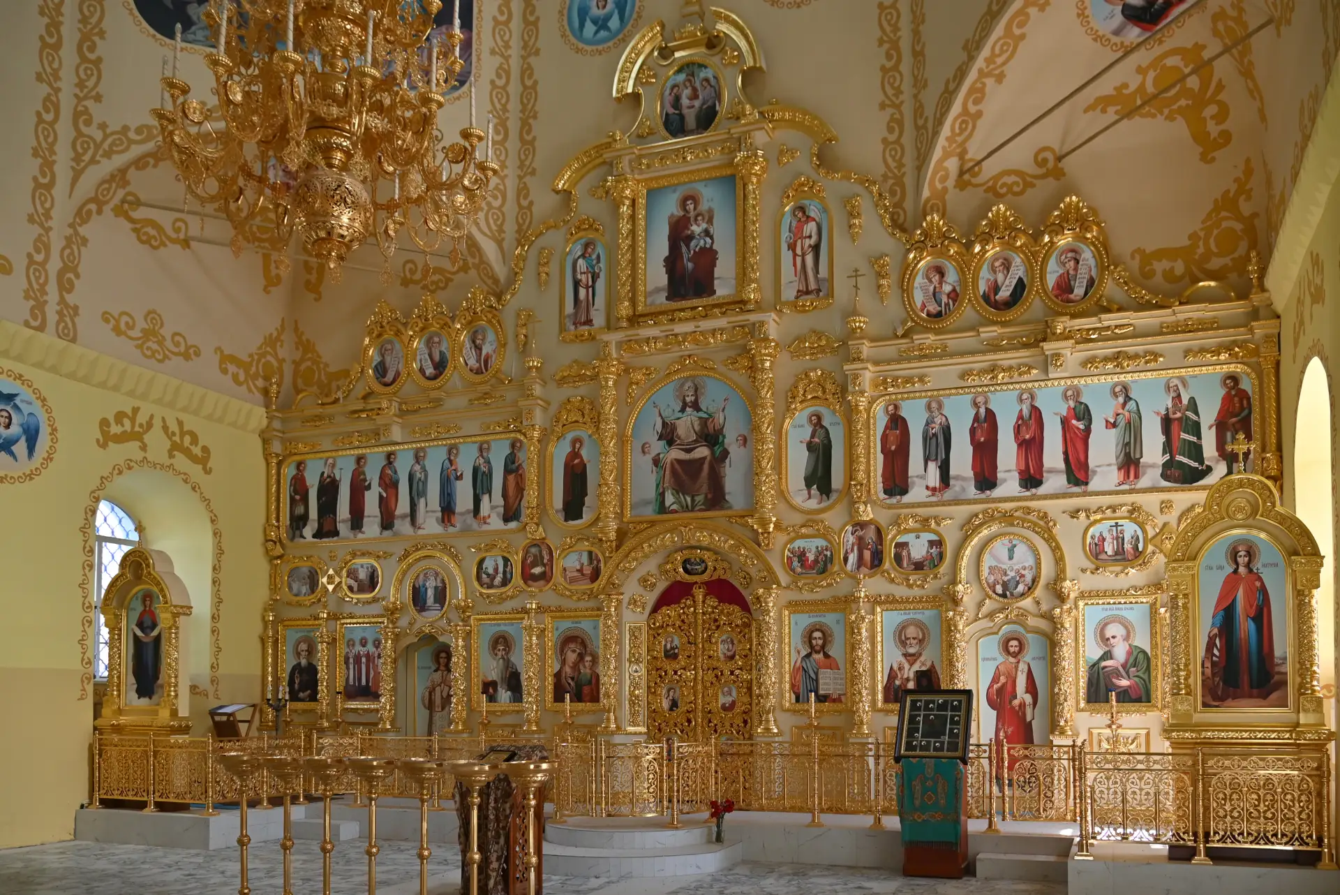Казанский храм села Горохово - очень светлый и просторный)