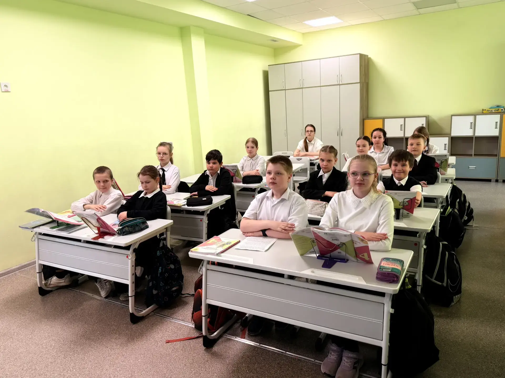 Тема: открытые уроки учителей начальных классов  Открытый урок по литературному чтению в 4 «В» класс