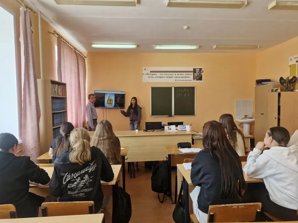 Ко Дню России в Акъярском горном колледже имени И. Тасимова были проведены две тематические игры: ис