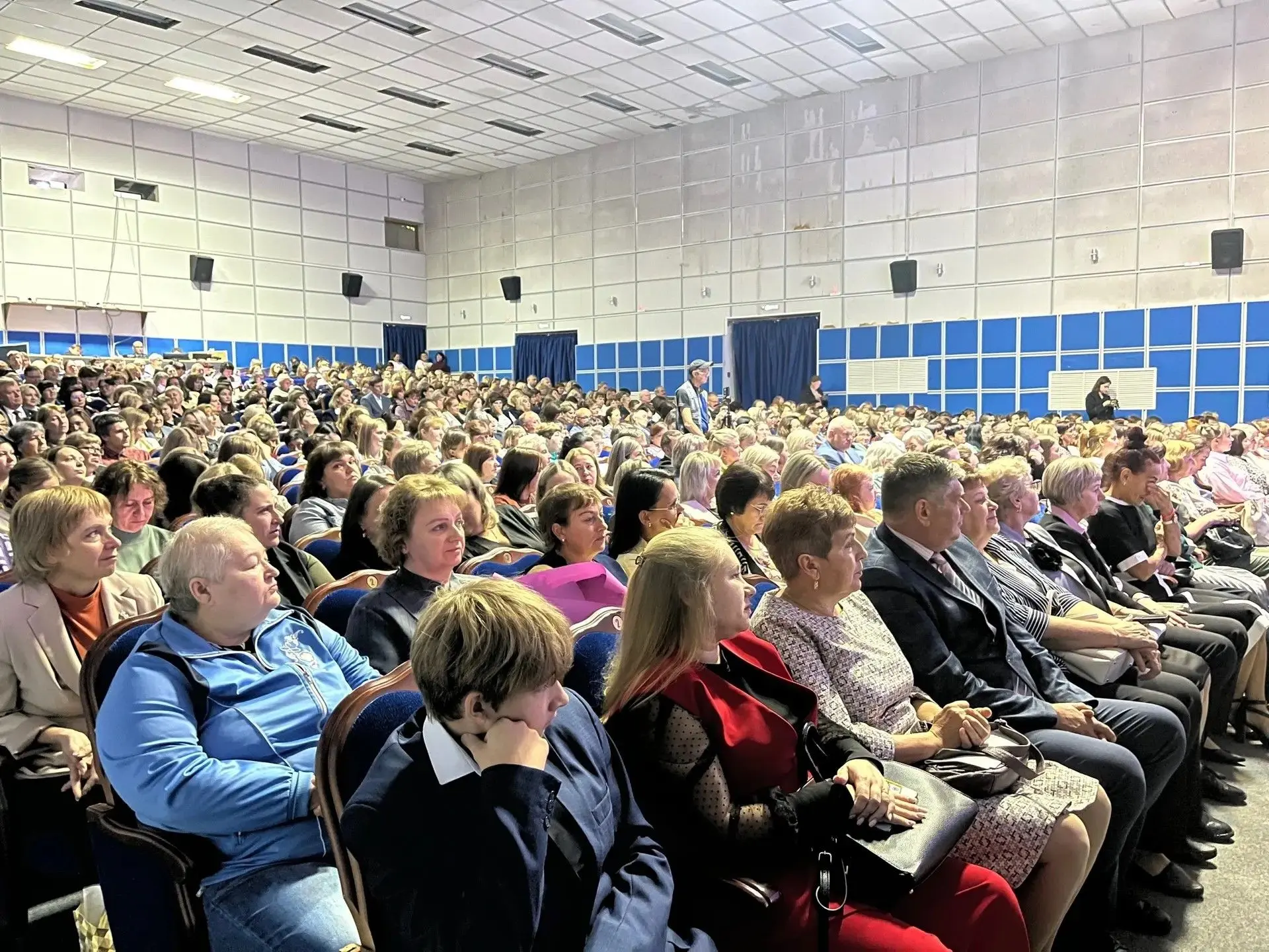 📢 «От стратегии к реальным изменениям»: в Назаровском округе прошел августовский педсо...