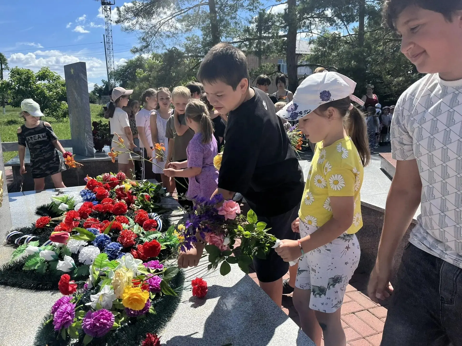 22 июня, в День памяти и скорби, у памятника погибшим в Великой Отечественной войне, состоялся митин