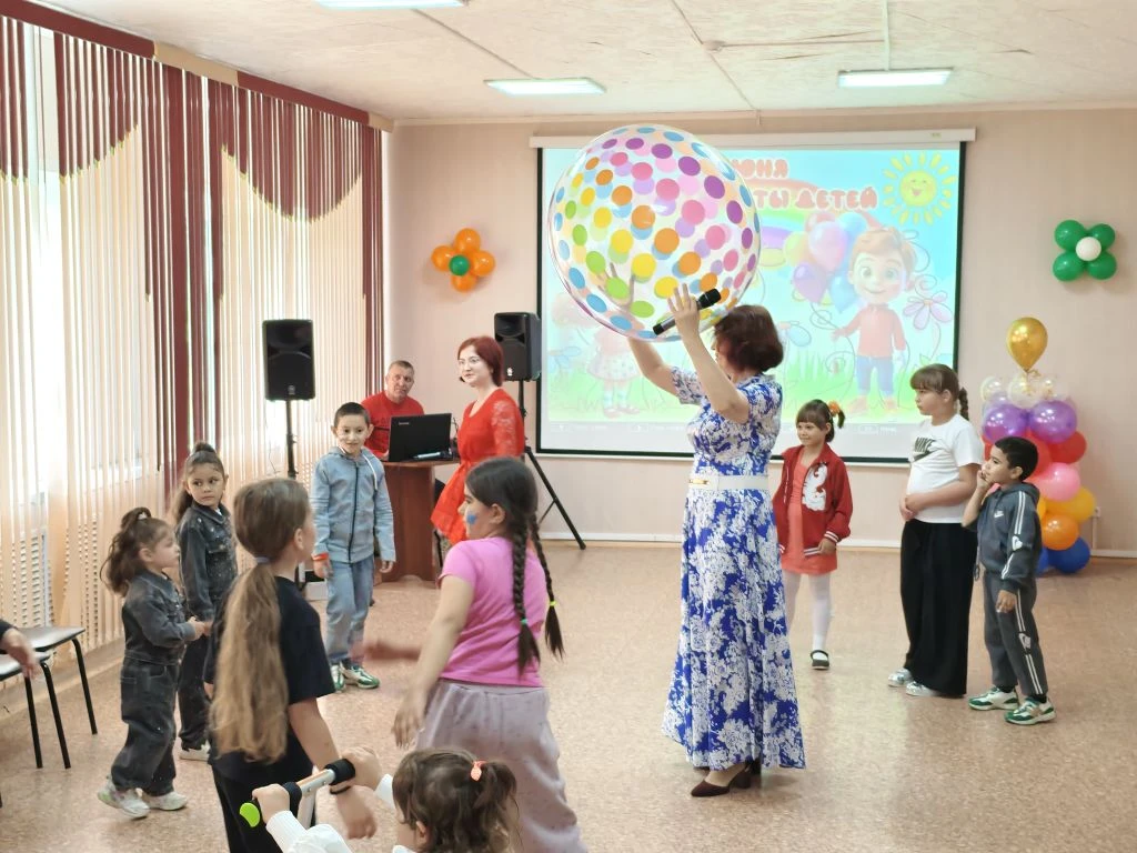 В ГАУ СО «КЦСОН Екатериновского района» прошёл праздник «Солнце в каждом сердце», посвя...