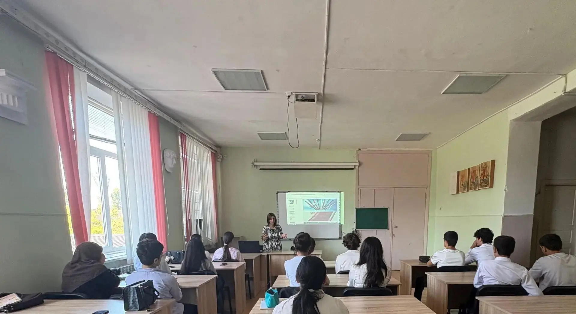 16 сентября на 1 "Г" курсе был проведен классный час на тему: "Мифы и реальность об эле...