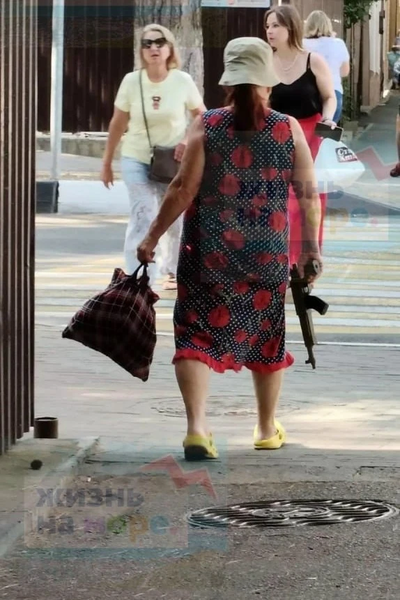 Какие времена такие и бабушки в Геленджике 😀