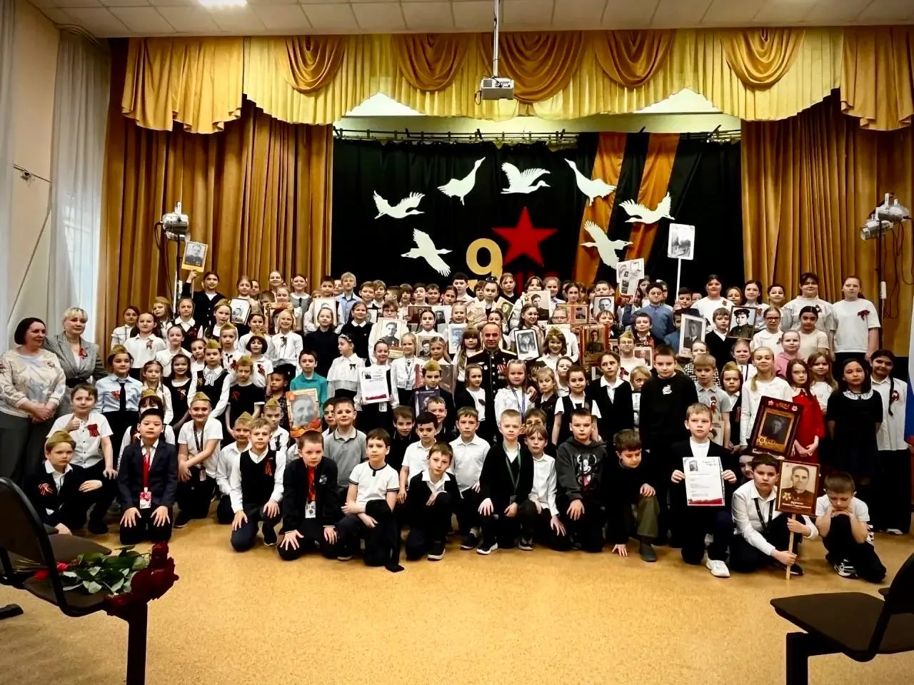 🌟 От дел настоящих к подвигам прошлого   Время помнить — время гордиться героями Великой Победы!  🏫 