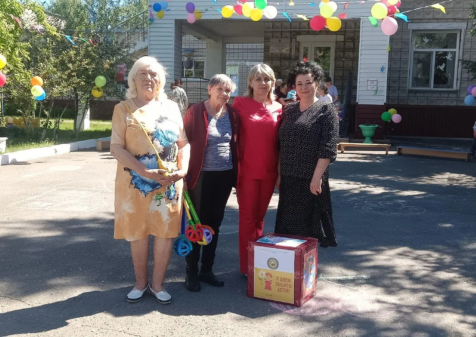 Тепло сердец и радость встреч: как жители Бийского дома престарелых поздравили малышей из дома малют