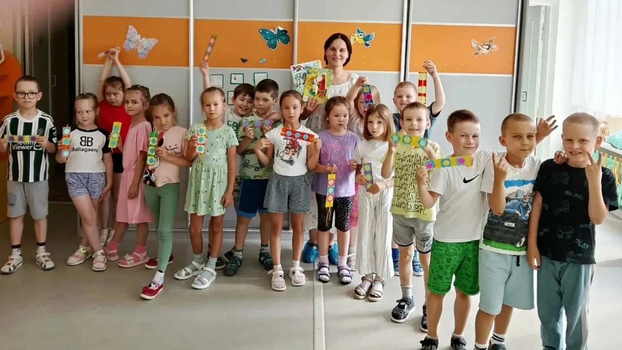 🌈📚Летняя радуга книжных развлечений

Под таким названием в группе №5 прошел сегодня литературный ч