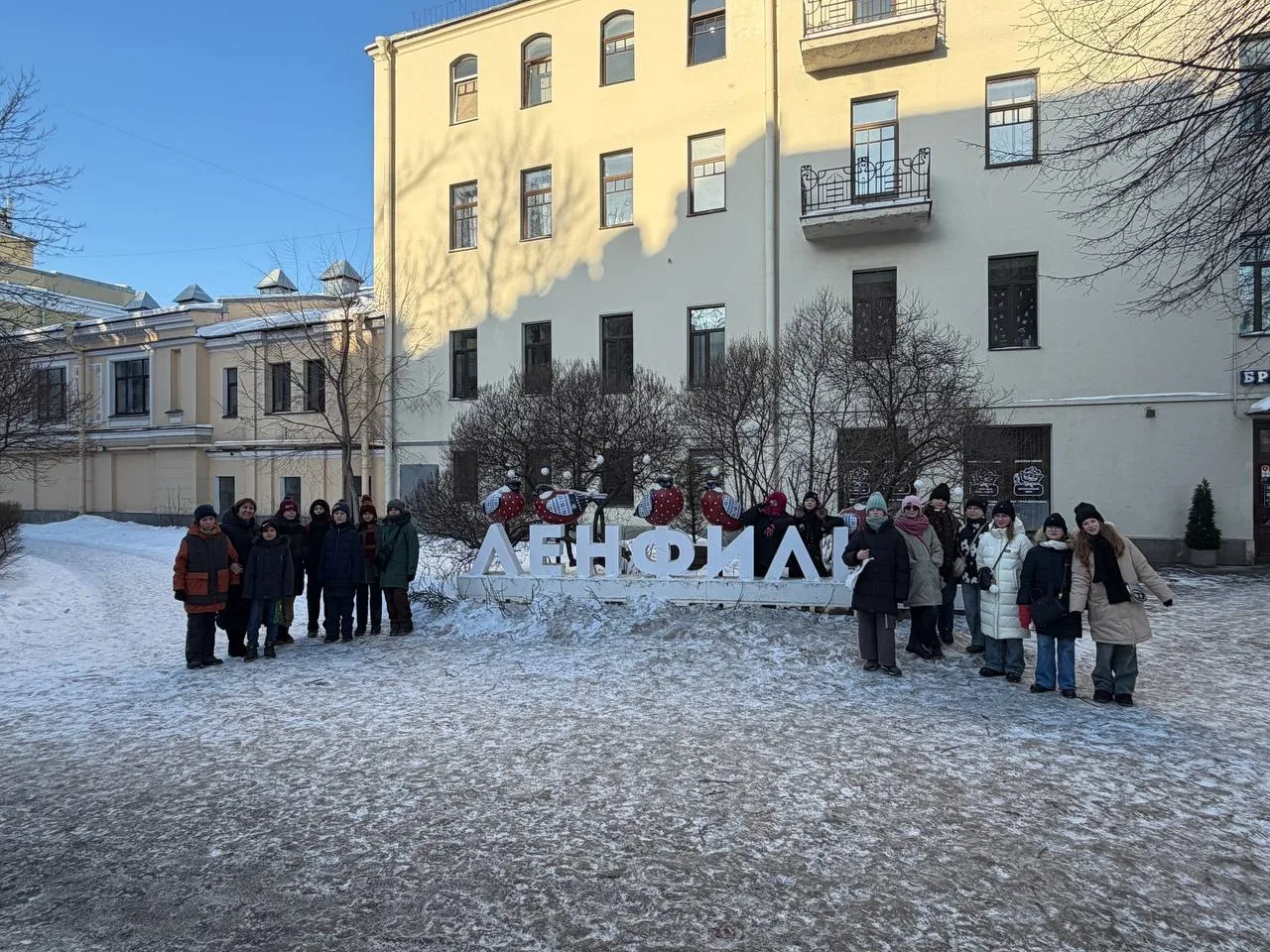 Путешествие сквозь время: ученики 5 «Д» на выставке «Пропавшие в кинохронике»    В морозную субботу,