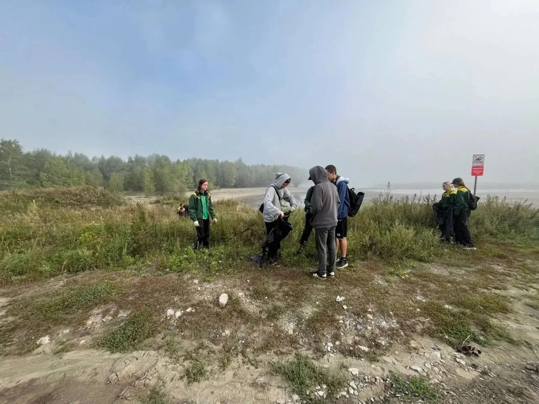 В Барнауле очистили водоохранную зону реки Обь в рамках международной акции «Чистые бер...