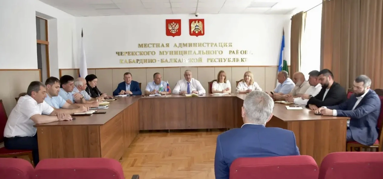 Сегодня глава администрации Черекского района Алан Кульбаев провел " Муниципальный час"...