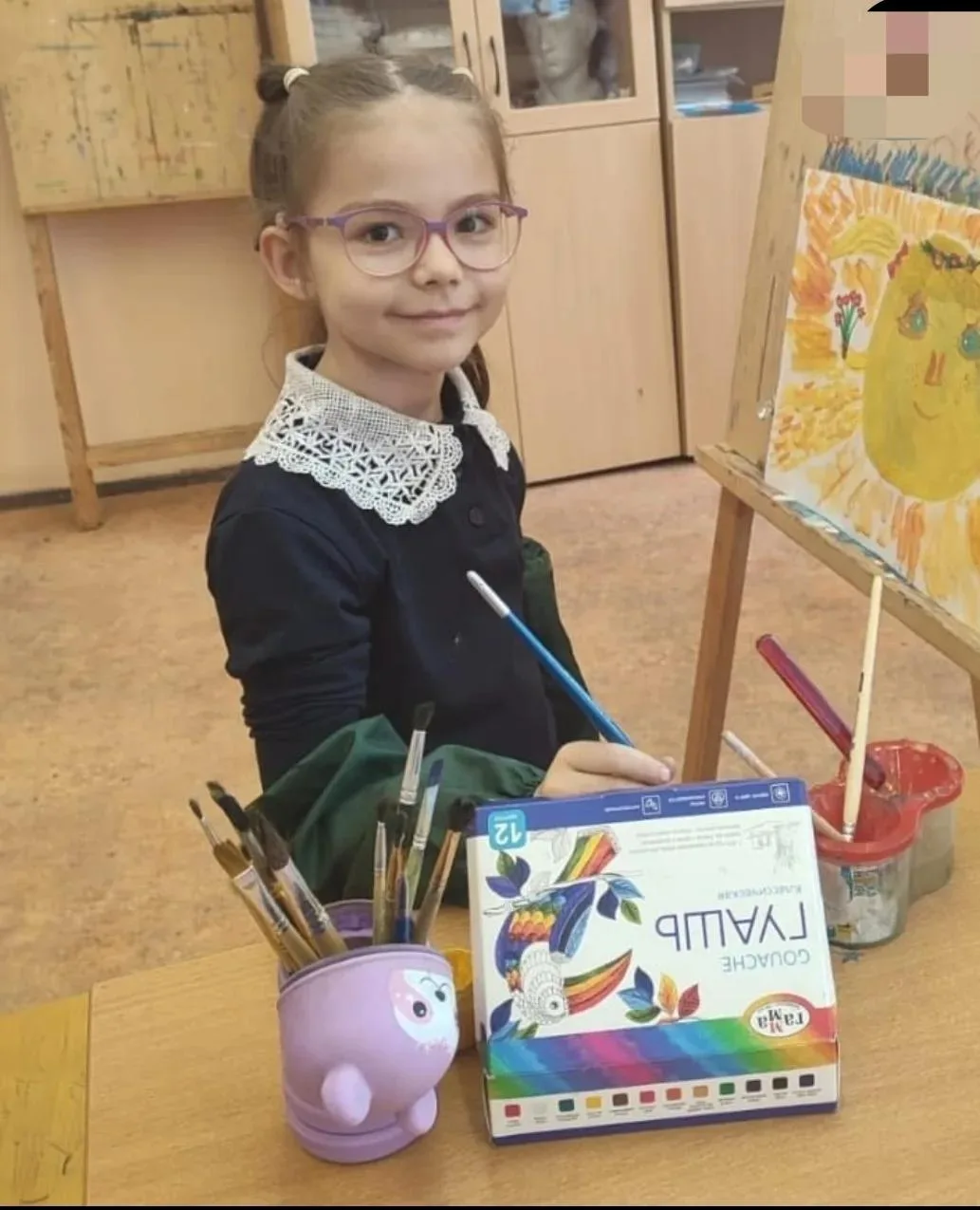 🎨 Первый класс, а в творческой копилке уже серьезные победы!

Знакомьтесь, Оля, ученица 1«Б» класса