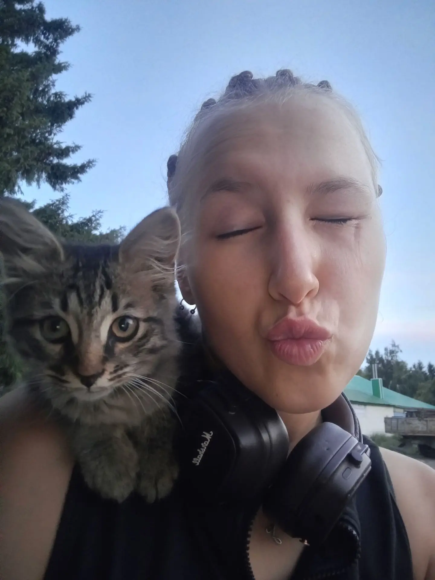 ✅Сообщение от подписчика:
В районе магнита семейного потерялся котёнок
Тех, кто нашел, прошу вернуть