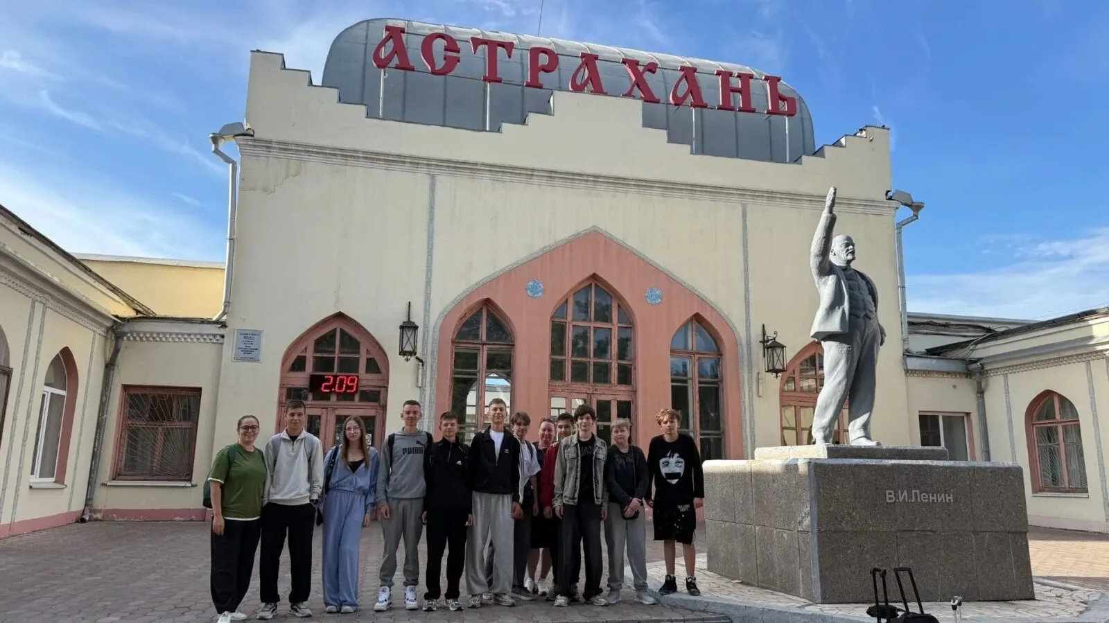 Астраханский вокзал раскрыл свои тайны волгоградским школьникам