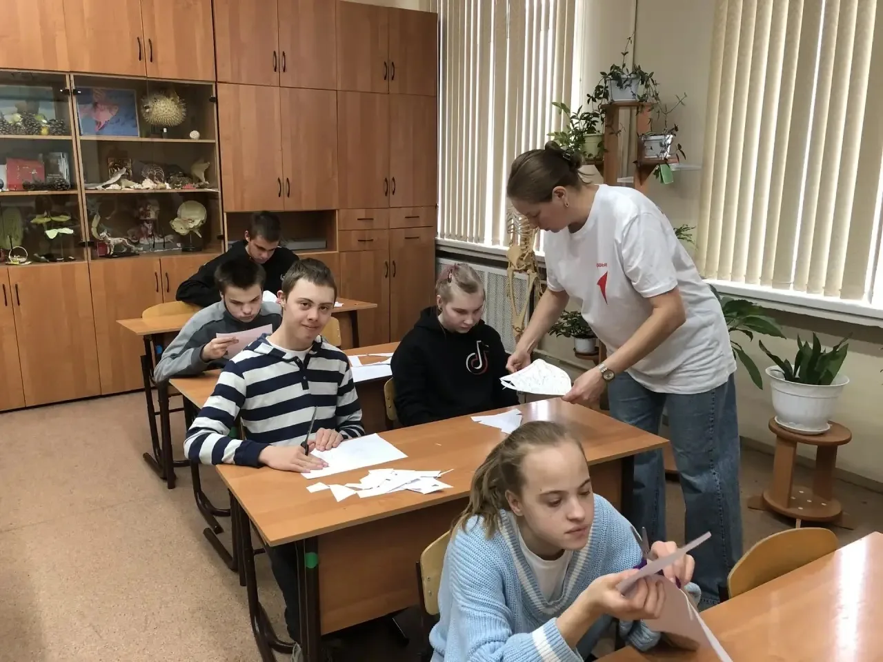 ОКНА ПОБЕДЫ   Ежегодно наши ребята  принимают участие во Всероссийской акции «Окна Победы» «Движения