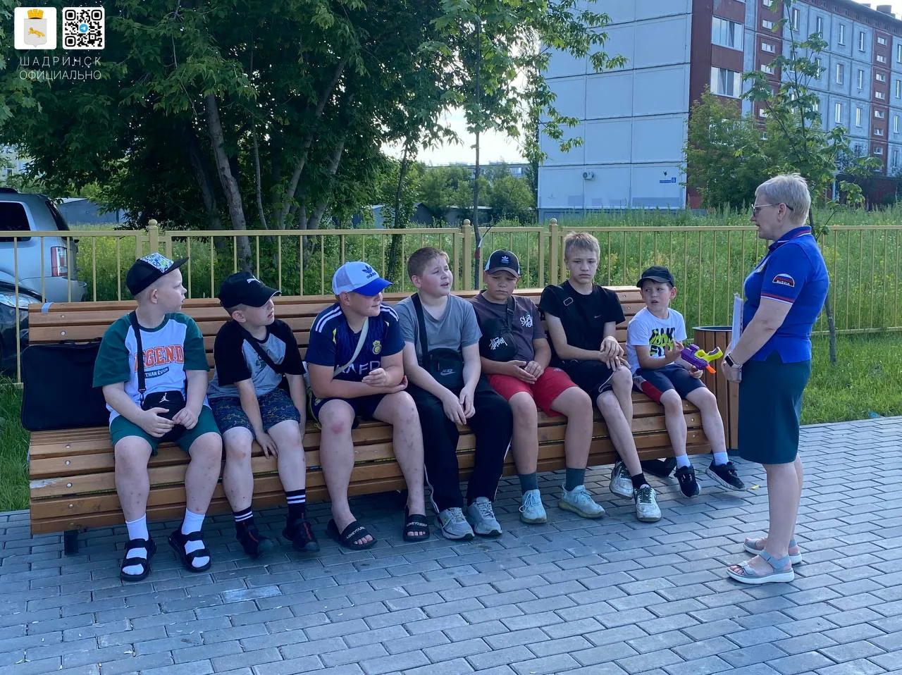 ⚽Сегодня в парке «Созвездие» инженер пожарной охраны Алёна Мяготина помогла ребятам вспомнить важные