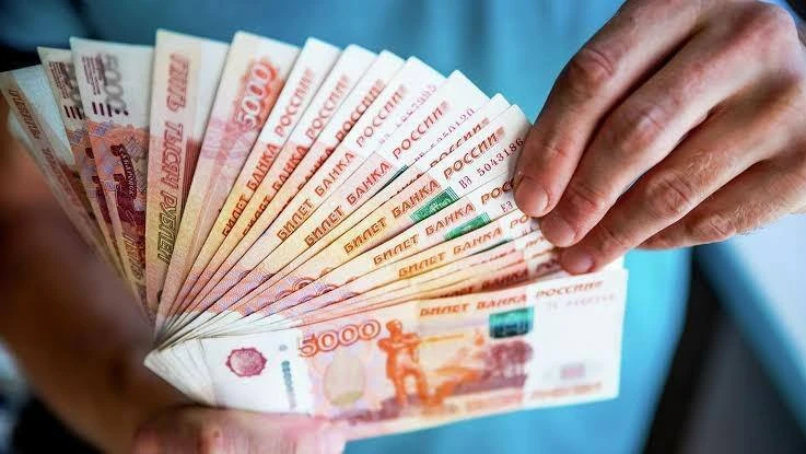 Средняя зарплата для начинающих сотрудников в России достигла 101 тысячи рублей