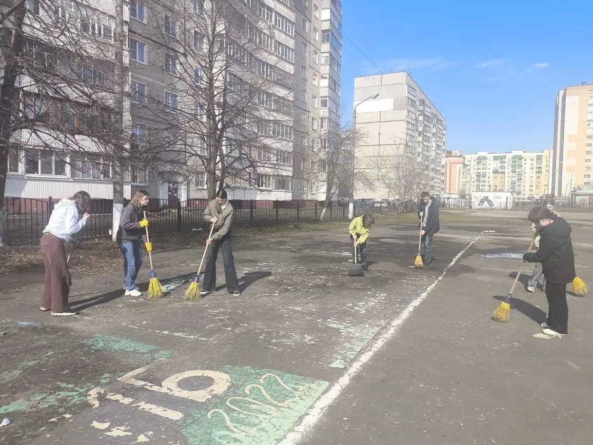 🌿 В рамках весеннего месячника по благоустройству территории города на базе нашей школы созданы труд