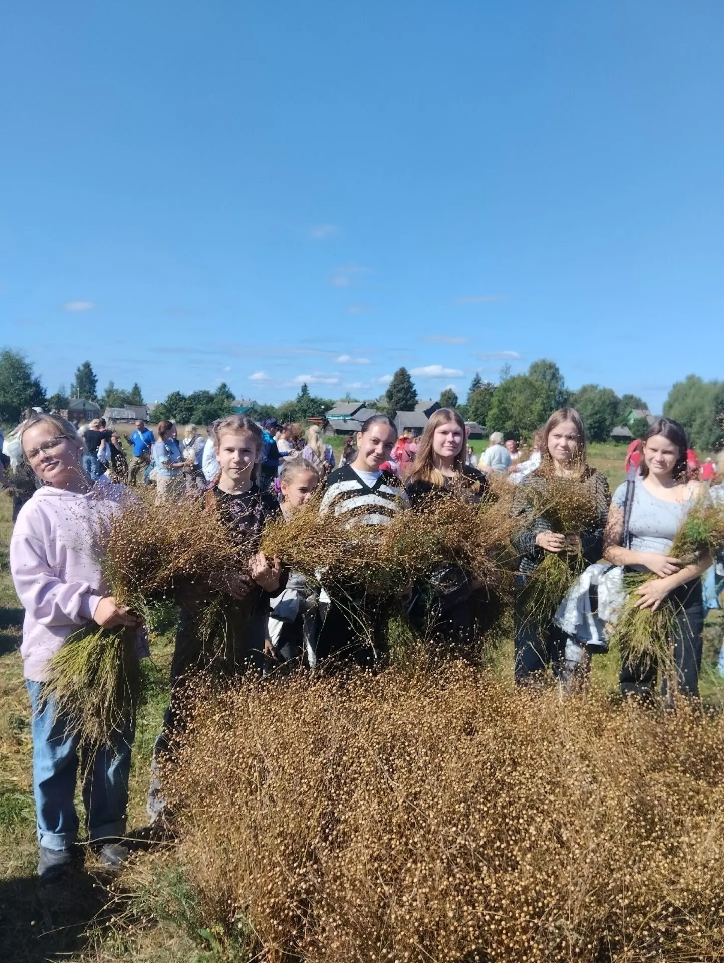 📸🌾Ученики-художники посетили X фестиваль «Влюблён в лён»