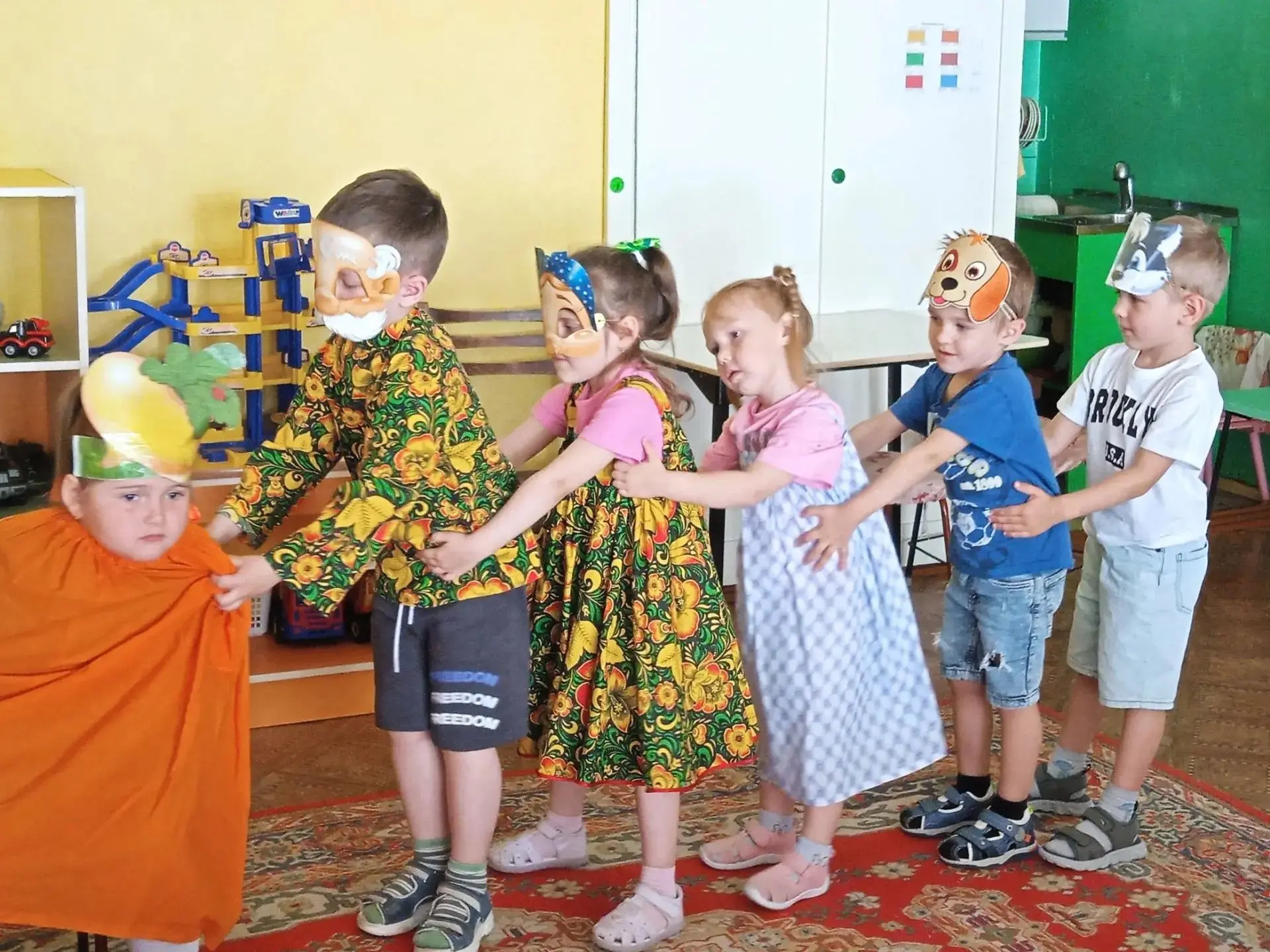 #ГодДошкольногоОбразования Инсценировка русской народной сказки «Репка». Сказка входит в жизнь ребен