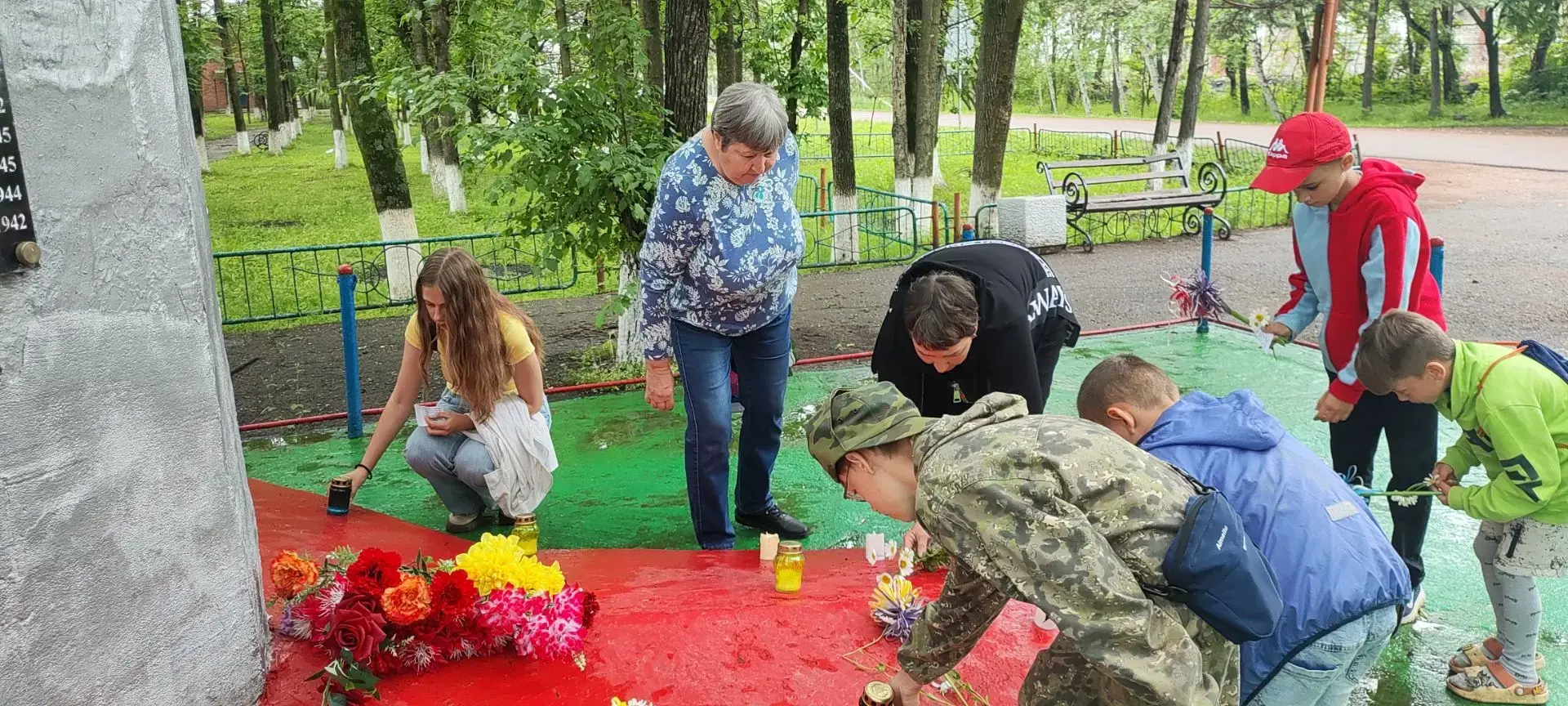 22 июня, в день памяти и скорби,  для взрослых и детей была организована памятная акция «Пусть свечи