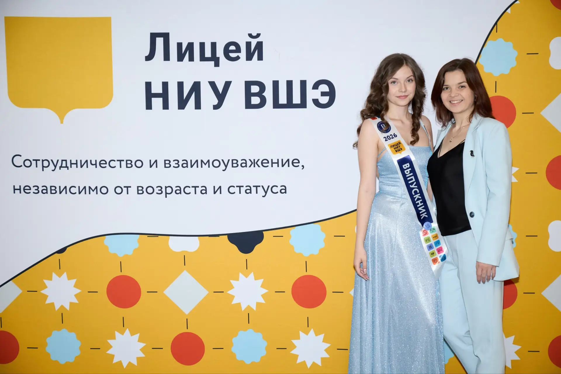 21 мая у Даши был последний звонок, день, когда закончился один очень важный этап. Боже...