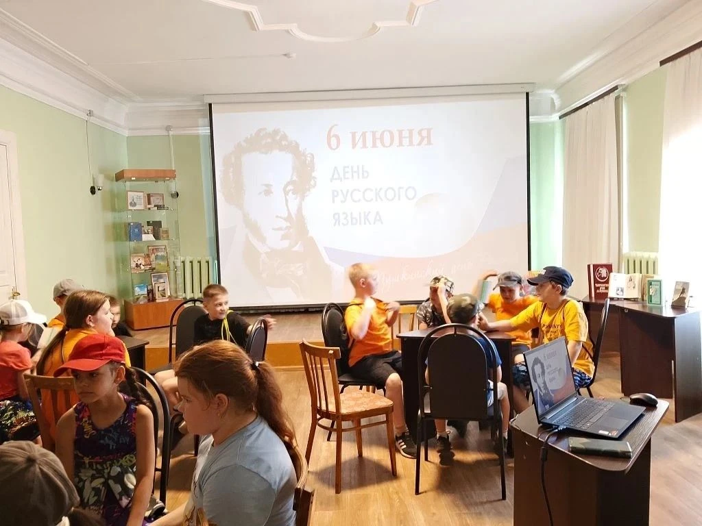 🎨 Пятый день нашей смены был посвящён великому русскому поэту! Мы с головой погрузились в волшебный