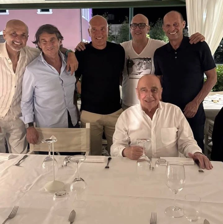 📸 Спаллетти, Карневали и другие вместе ужинали в Форте дей Марми.