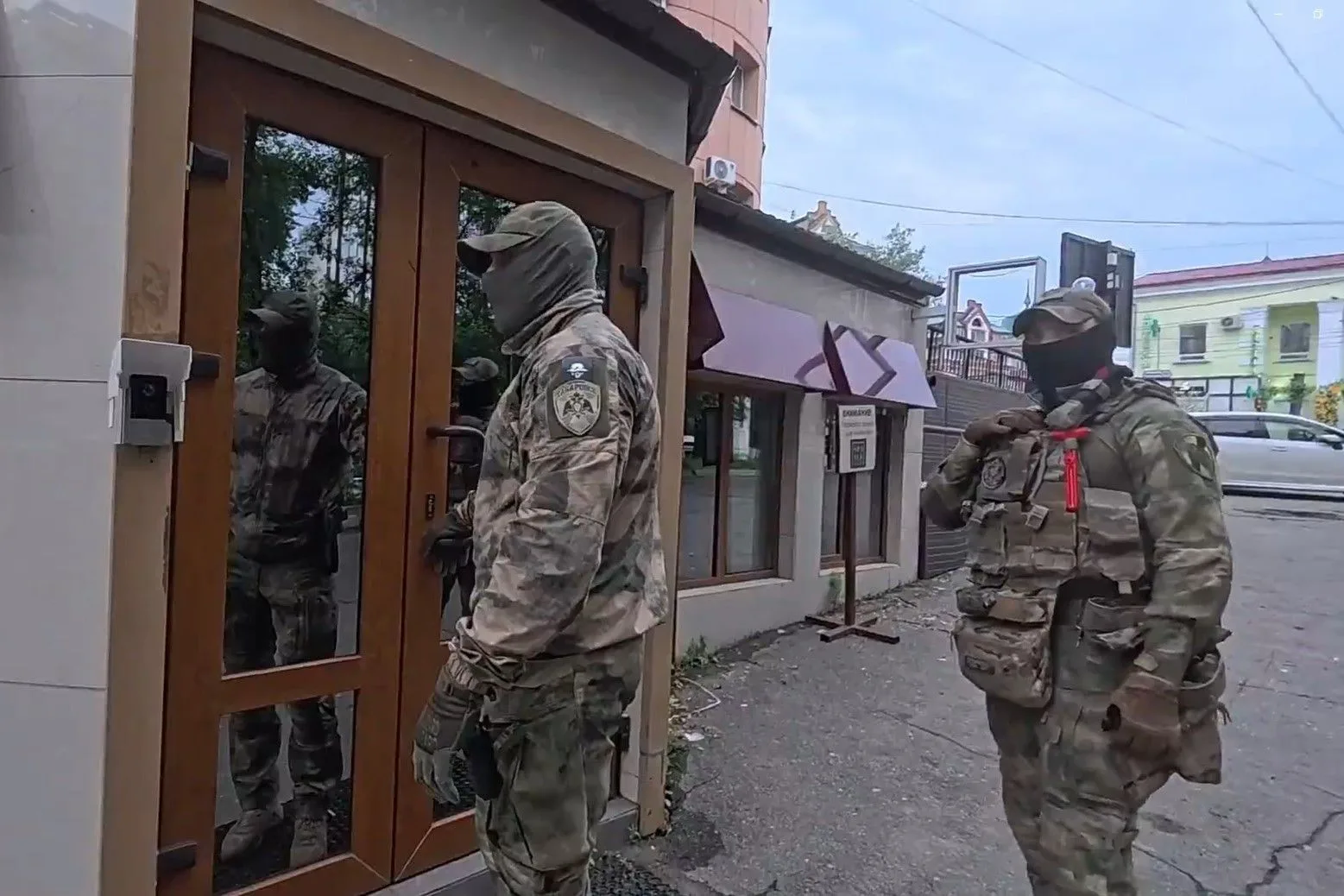📢 Сотрудники ОМОН Управления Росгвардии по Хабаровскому краю оказали содействие полицейским в пресе