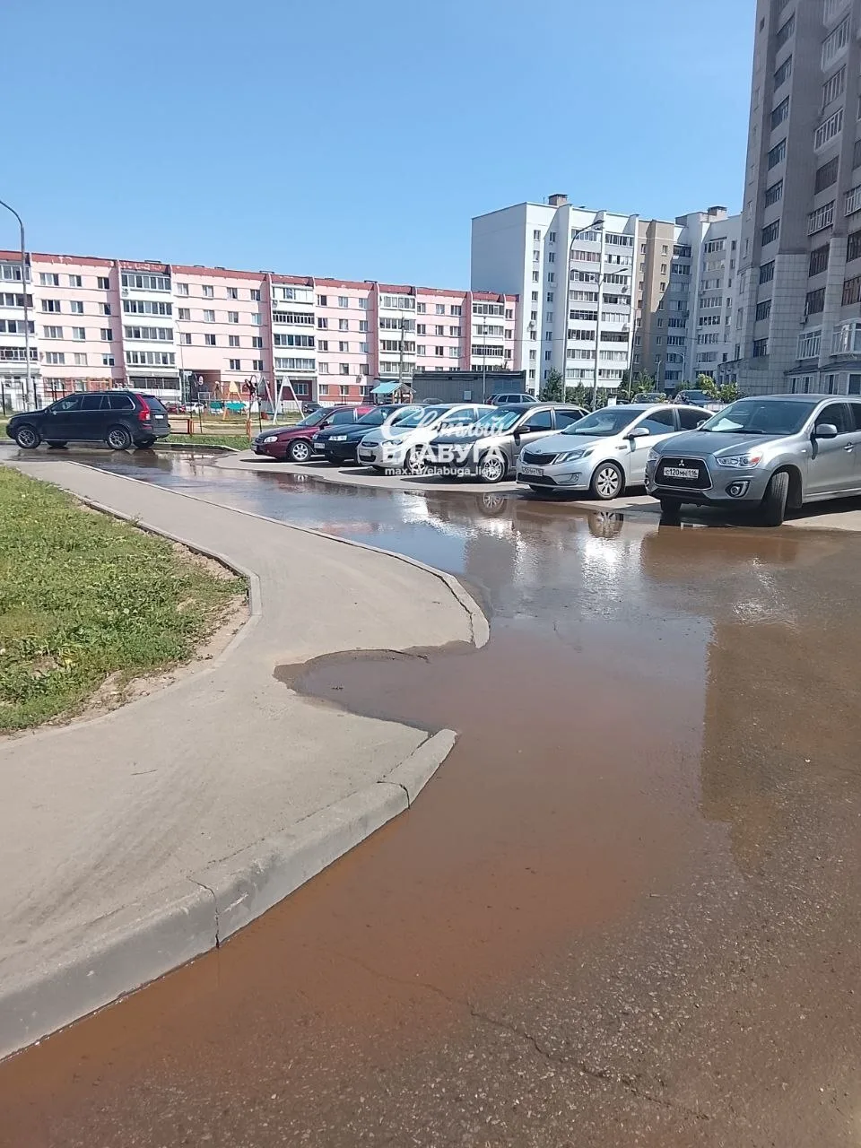 💧 На улице Тукая Гиззата произошла утечка воды