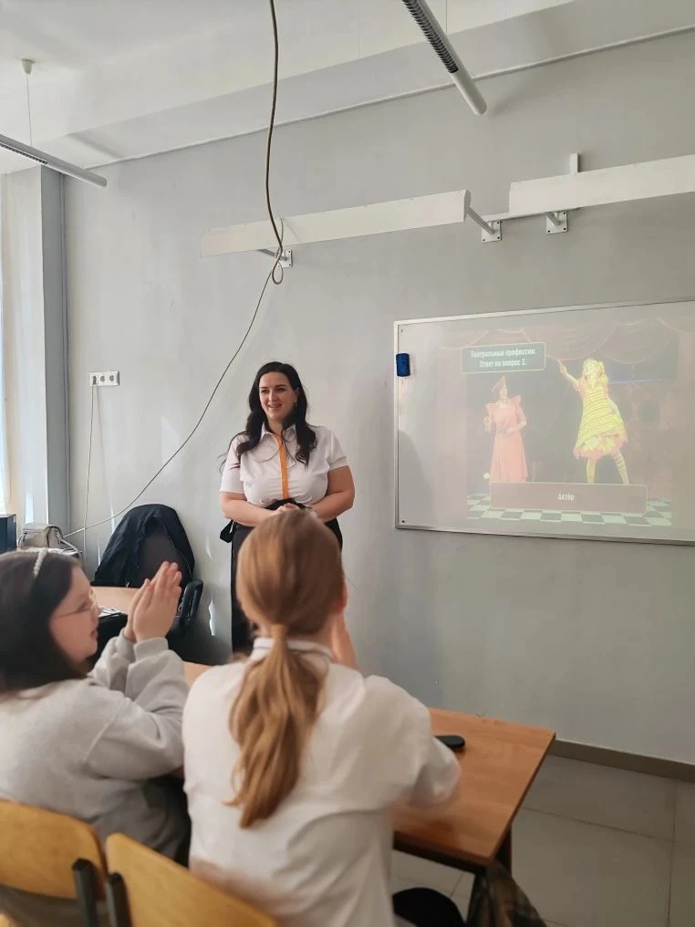 Для пятиклассников советник директора по воспитанию Елена Борисовна Мартыненко провела увлекательную