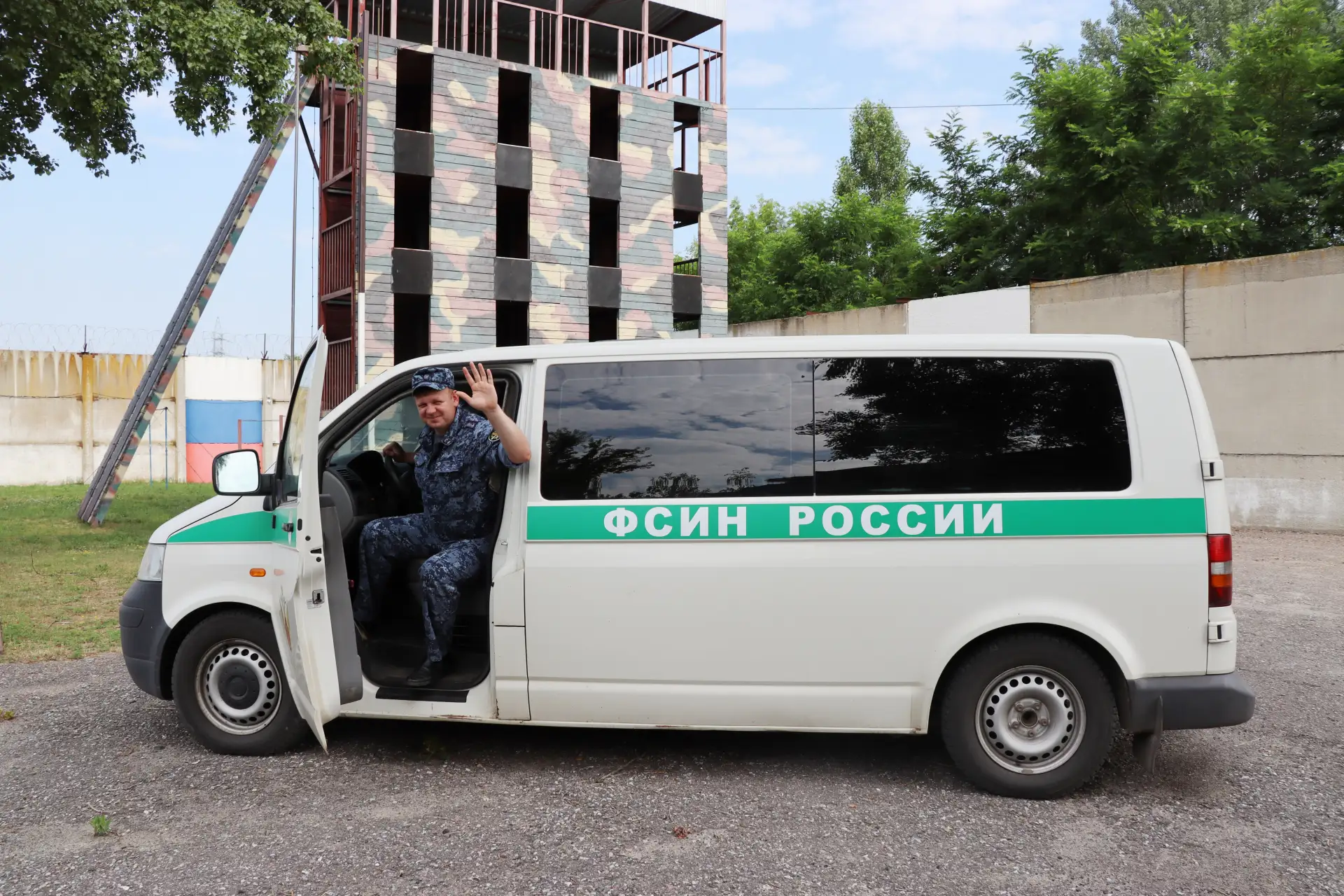 Сегодня наши поздравления адресованы работникам транспортной службы уголовно-исполнител...