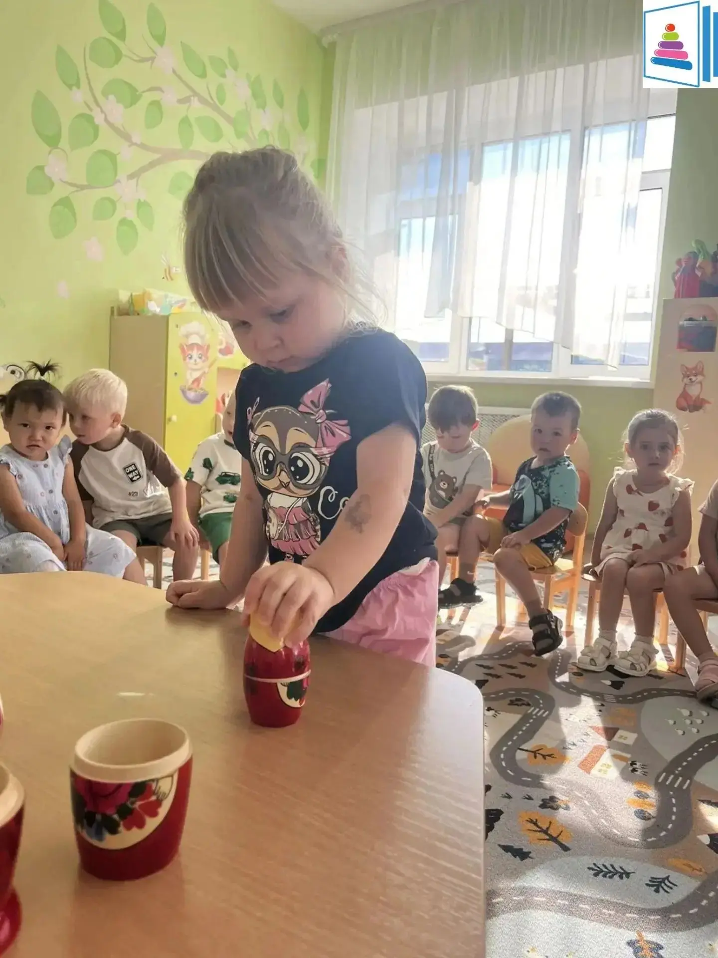 Заголовок: В «Малышке» прошло знакомство с русской матрёшкой! 🪆✨