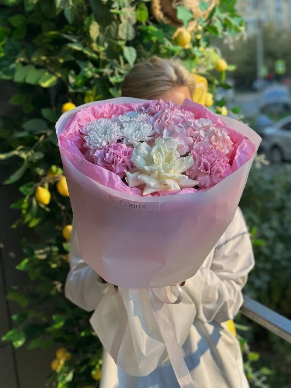 Цветы Микс дарит скидку 500₽ в знак за подписку в MAX!