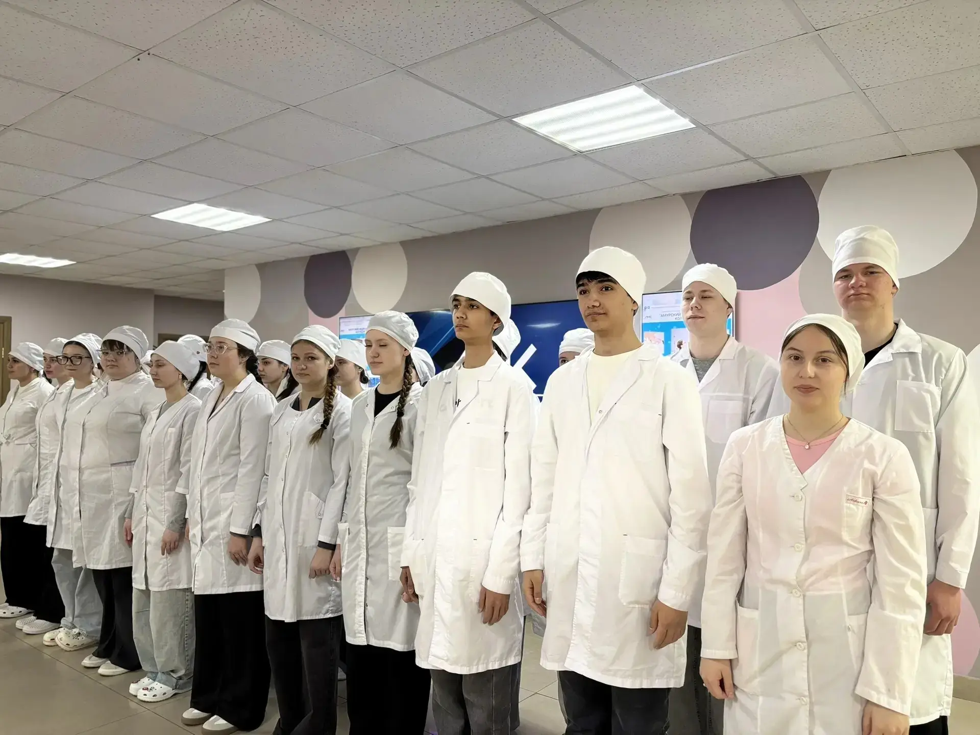 🇷🇺Еженедельная традиция

Очередная учебная неделя в Амурском медицинском колледже по традиции нача