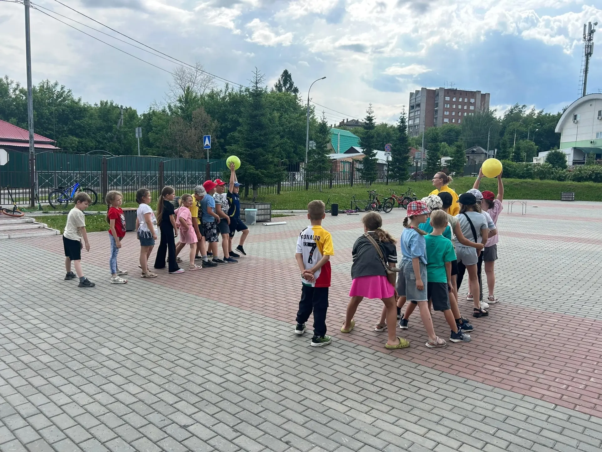 ✊🏼🔗🏃🏻‍♂️
Сегодня в лагере прошли командно-спортивные игры на сплочение и взаимодействие.
Ребята 