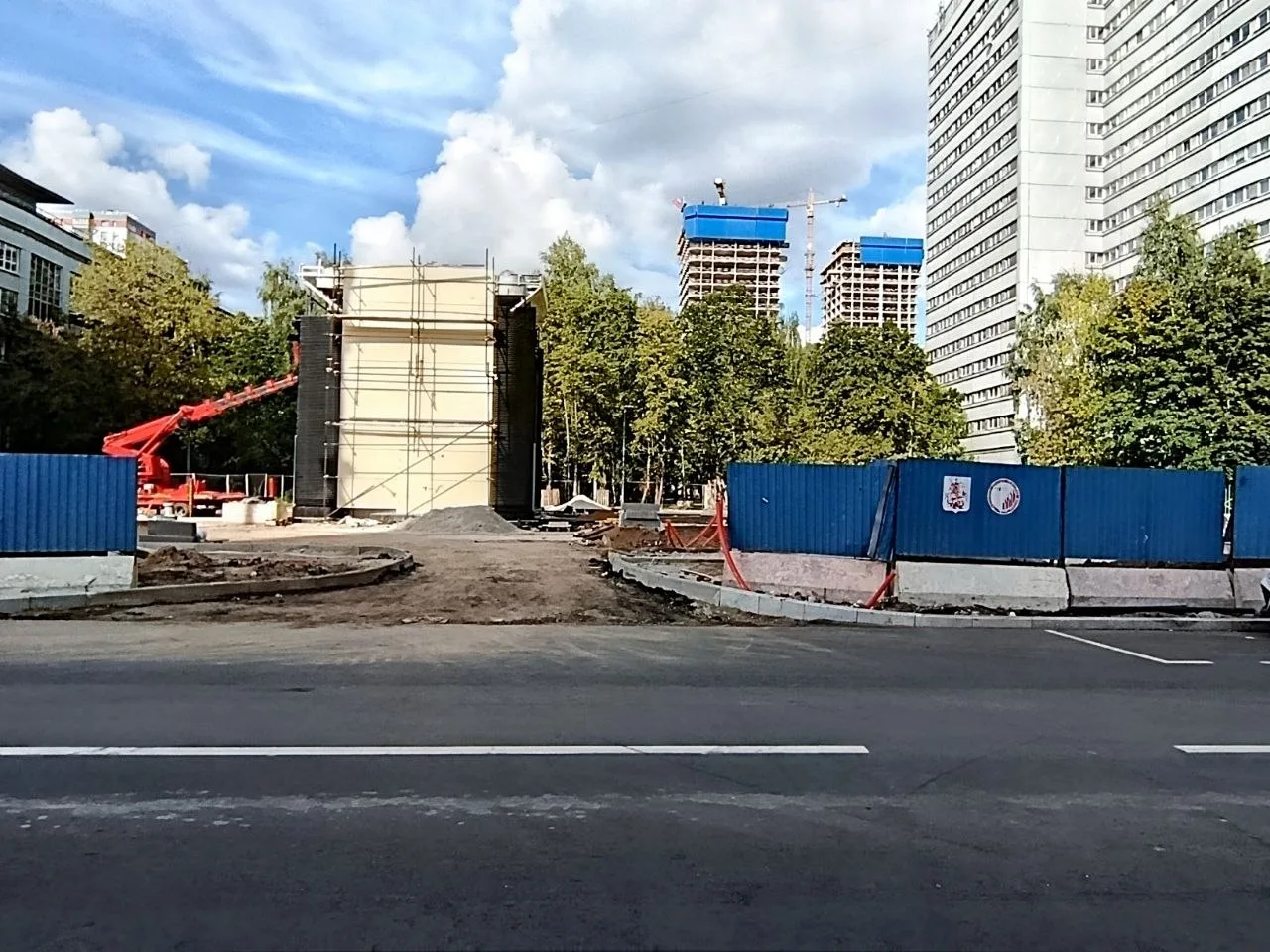 🌳 Вот такая «красота» сейчас на месте зелёного Пушкинского сквера в начале Тухачевки.