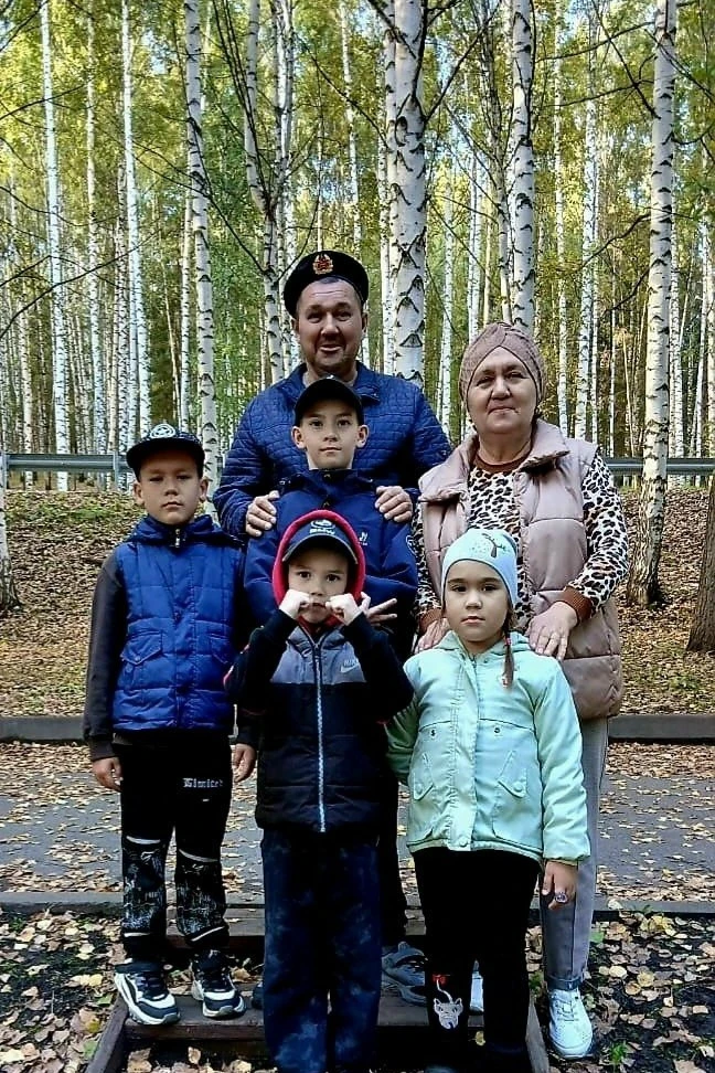 «Өлкән булу — буыннарны бәйләп торучы алтын басым."