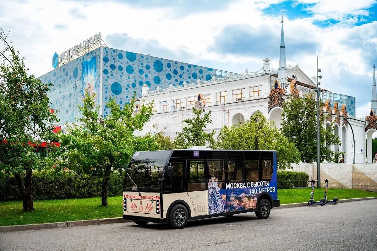 🎉 На ВДНХ запустили бесплатный маршрут на электрокарах