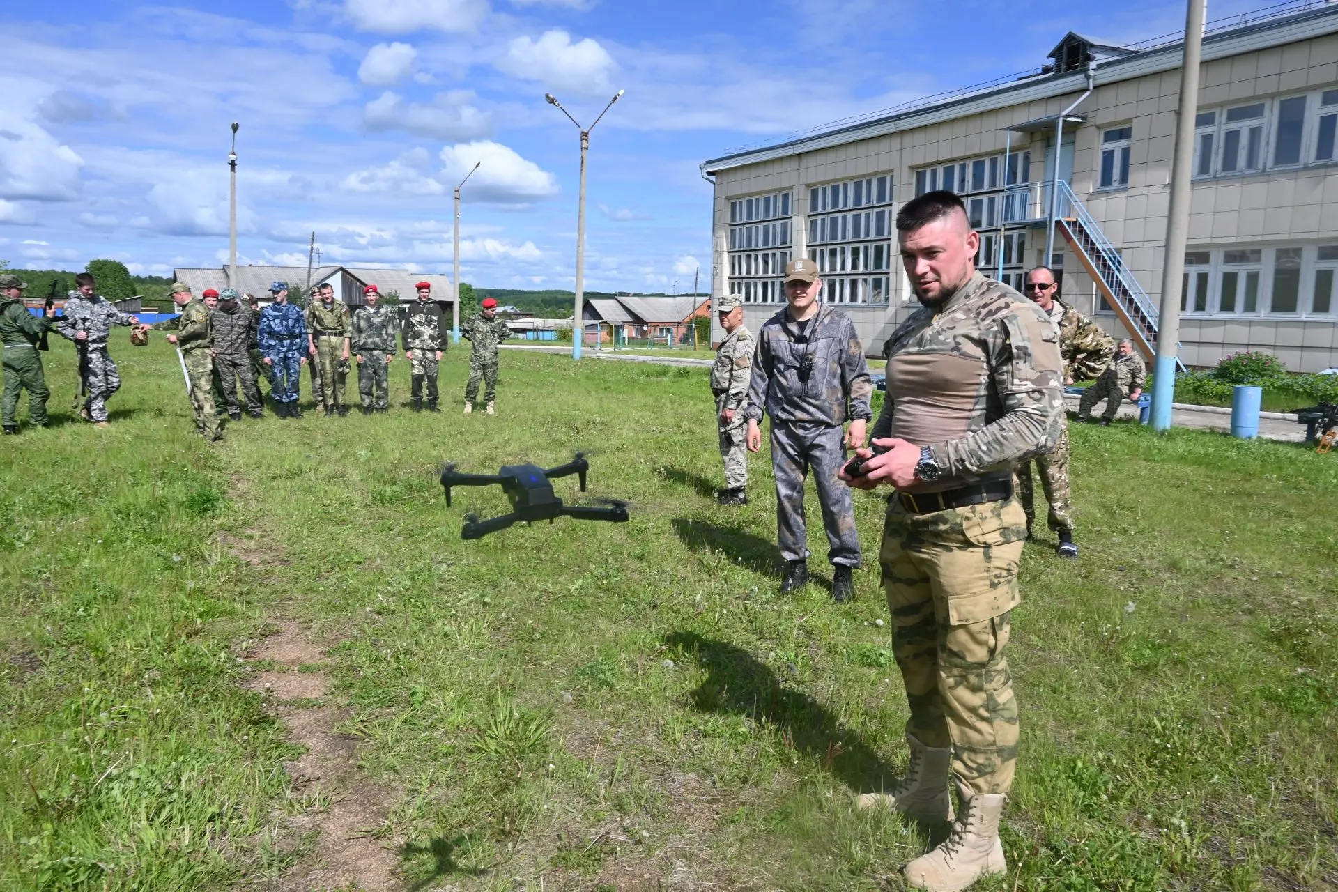 В Уярском районе начались военные сборы. Традиционно они проходят в Громадской школе.