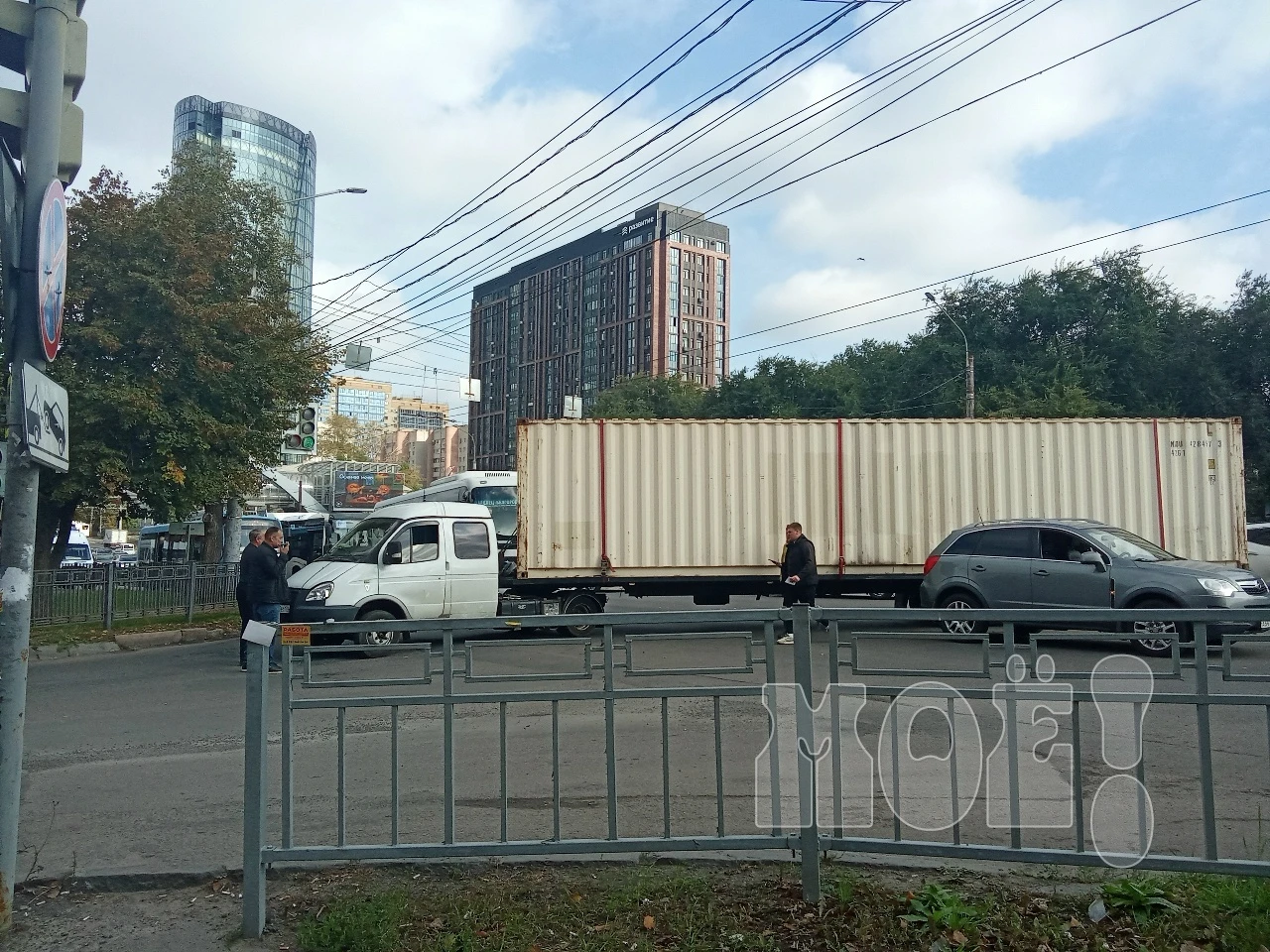 😤 А вот и причина утреннего затора на Московском проспекте