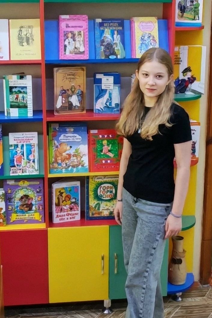 🌷Давыдкина Диана пришла с мамой в Детскую библиотеку "Сказка" за книгами📚 для старшег...