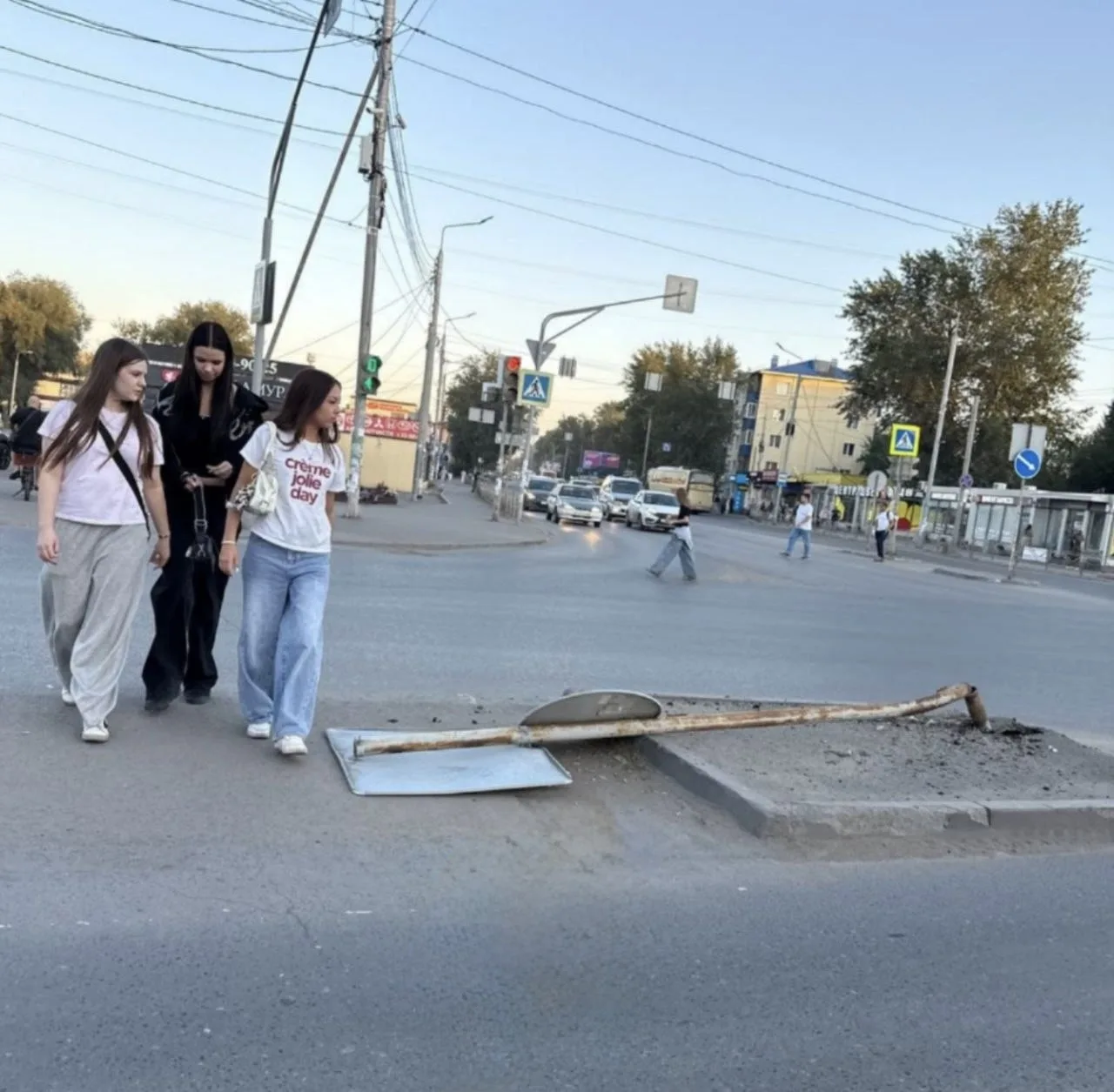 Ещё один островок безопасности снесли в Омске