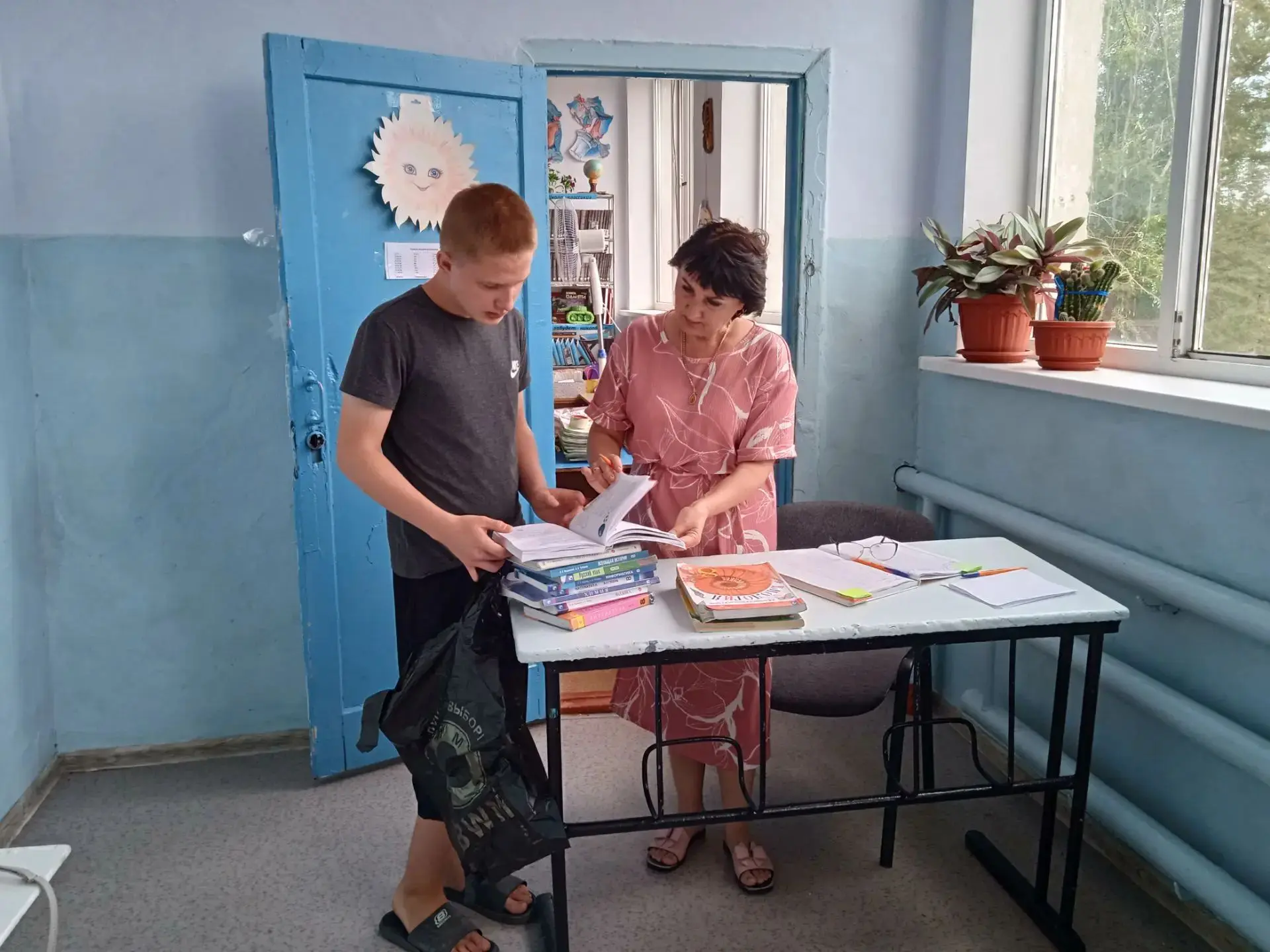 У нас стартовала выдача учебников к новому учебному году! 📚