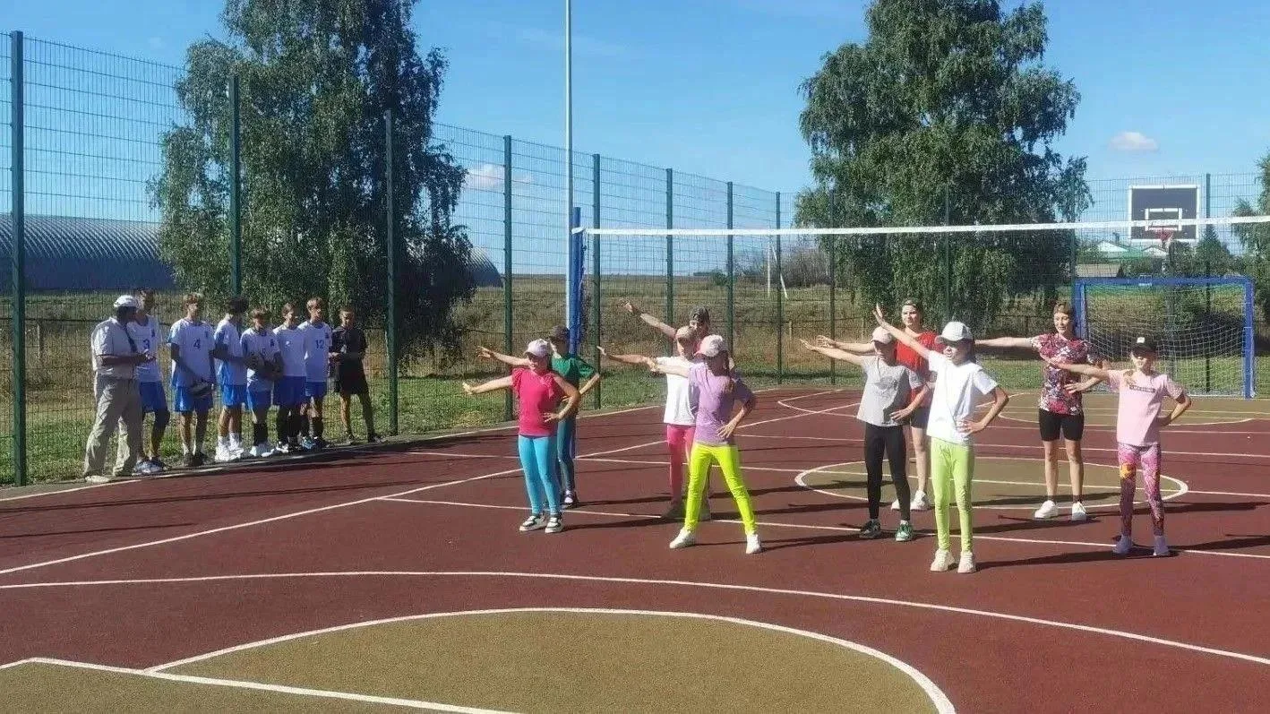 ⛳🏀 В селе Новая Красавка Лысогорского района торжественно открыли новую спортивную пло...